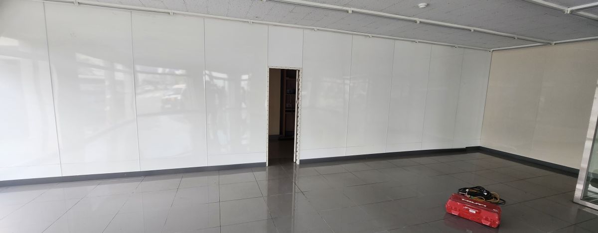 편의점 내부 전체 철거 완료